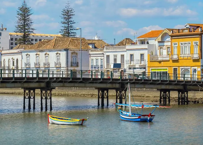 Two Bedroom Stylish Central Tavira Apartment.
