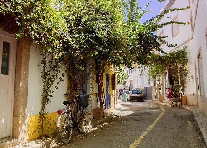 Two Bedroom Stylish Central Tavira Apartment.